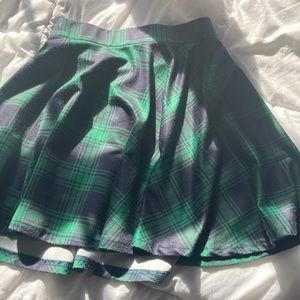 Small women’s green skirt